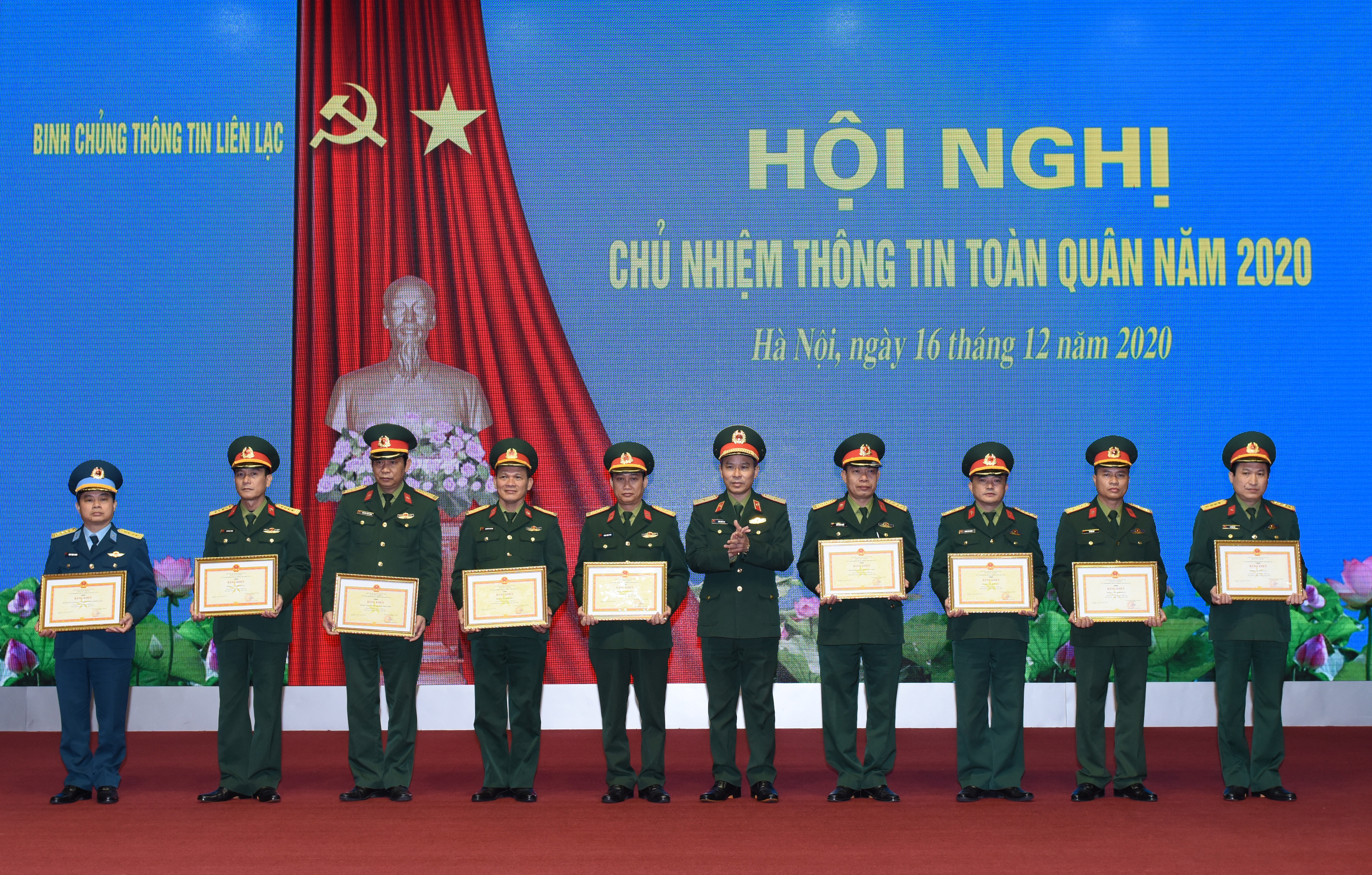 Tiếp tục tập trung phát triển hệ thống thông tin quân sự theo hướng đồng bộ, hiện đại